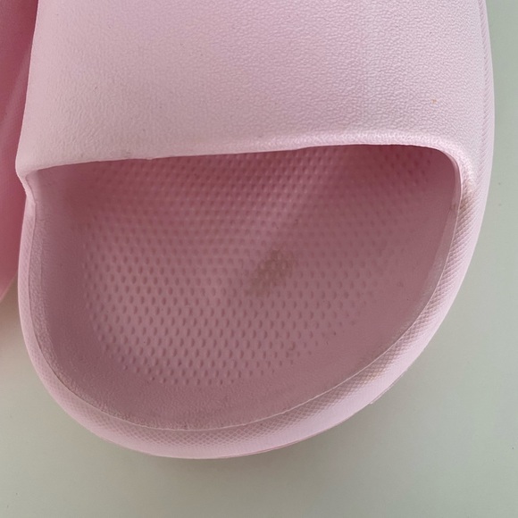 Light pink waterproof slide sandal - Picture 2 of 4